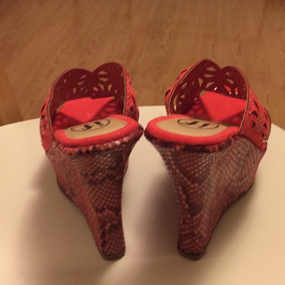 Super comfy wedges. Bright and sparkly - Picture 3 of 4